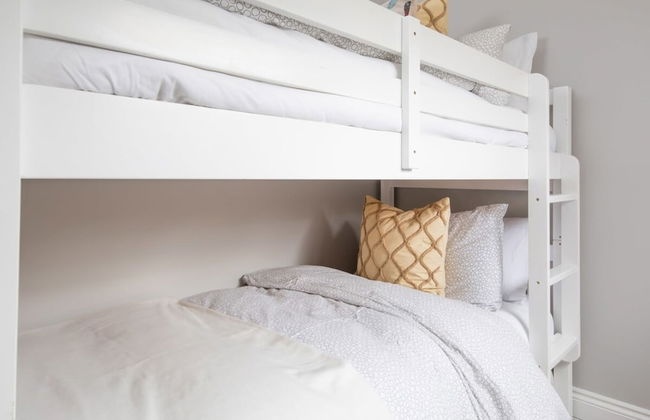 Seaside Serenity 3-bed Deck Garden Near Shore - Photo 53