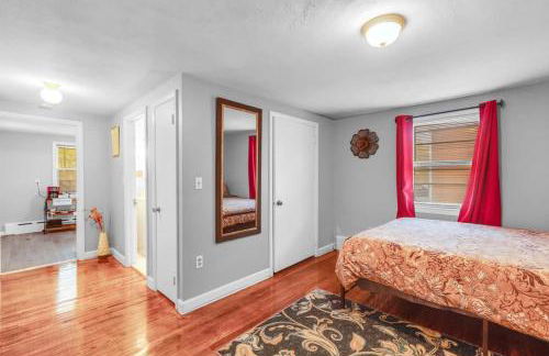 City Charm Walk to Trinity & Hospital with Parking - Foto 10