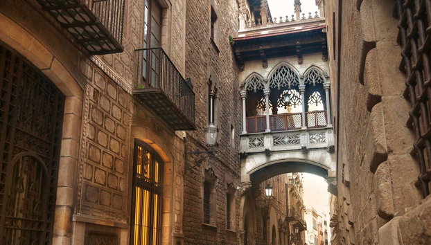 Free tour de los misterios y leyendas del Barrio Gótico - Foto 5, Puente del Obispo, en el Barrio Gótico de Barcelona