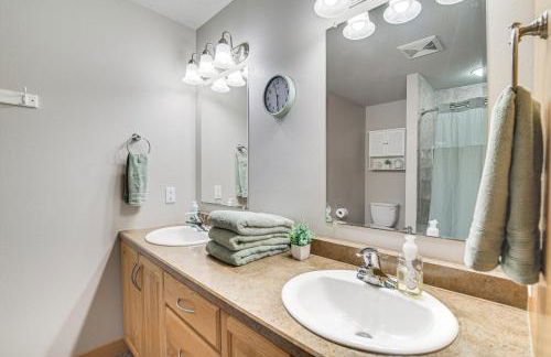 Hot Tub and Fenced Yard Spacious Fargo Home! - Foto 12