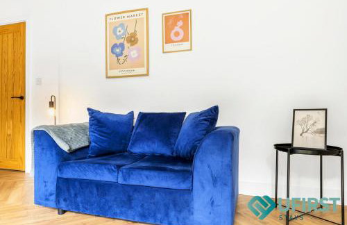 Ideal 4BR Home - Near City Hospital, Sherwood, Clinton Market, QMC & City Centre - Sleeps 8 - Foto 13