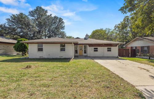 Spacious 4 Bedroom Family Retreat in the Heart of McKinney, TX - Foto 43