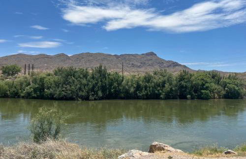 SPACE CASTLE: a 1950s Gas Station transformed into an Art Themed Wonderland - Foto 39