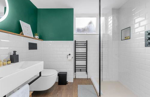 Relax at Little Hawkcliffe - Photo 4