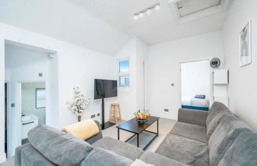 New 3BED Stylish Apartment with Amazing Transport - Foto 1