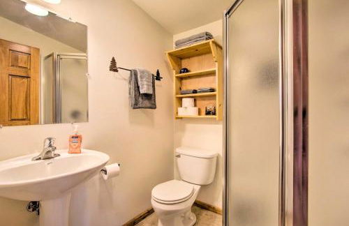 Pet-Friendly Warrens Cabin with Fire Pit! - Foto 18