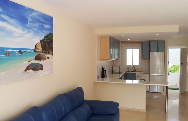 Apartmentsleeps4-pool-bbq-garden-ac - Foto 16