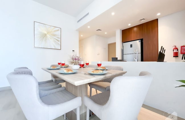 Stunning Beach View Apt. with Balcony Jumeirah La Mer - Photo 17