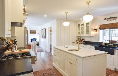 Pond-Front Home w Water Views - Foto 10