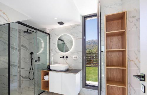 Elinor Villa - Nature Retreat amidst Mountains & Lake by etouri - Foto 17