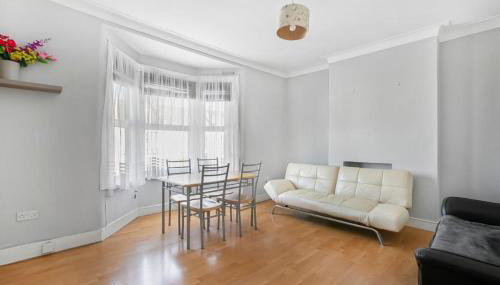 First floor 1 bed apartment with lounge and kitchen - Foto 5