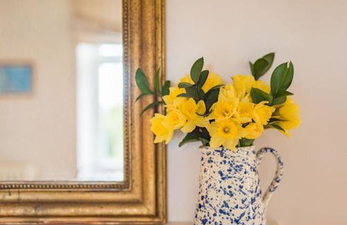 West Cottage by Bloom Stays - Photo 18