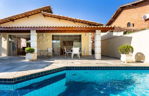 Linda casa na praia da Enseada - 150mts da praia - Foto 7