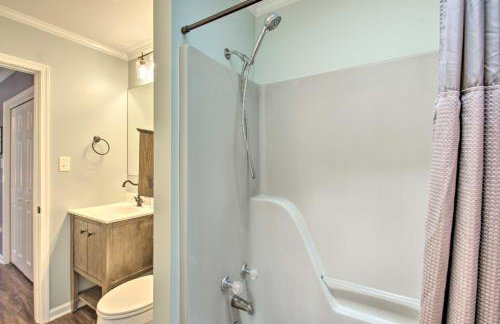 Peaceful New Market Cabin with Deck and Fire Pit! - Foto 14