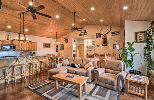 Stunning Home with Fire Pit, 11 Mi to Mt Yale! - Foto 4