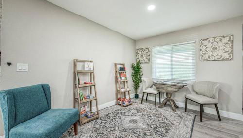 Fun City Haven Spacious Retreat in Fresno - Photo 3