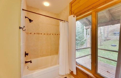 Game Room, Deck and Views Idyllic Slaty Fork Cabin - Foto 15