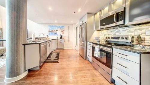 Waterfront Cleveland Apt about 1 Mi to Downtown - Foto 3