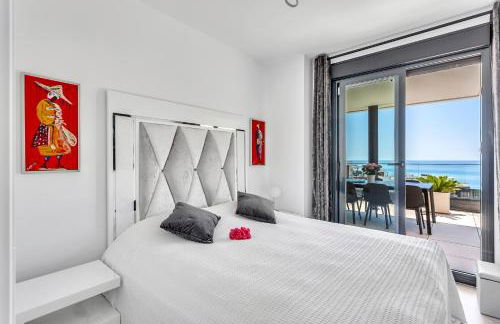 Blue Lady by the Sea - Photo 19