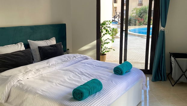 Chic Stylish Spacious Apt Poolside, Smarttv & Wifi - Foto 3, Habitación