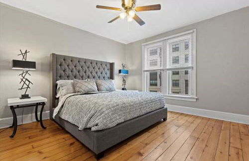 4 Bedroom 3 Story Townhouse with Free Parking - Foto 3