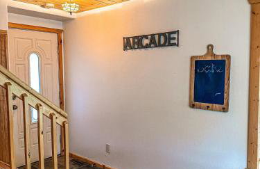 The Carriage House Walk to River Lake In Town - Foto 15