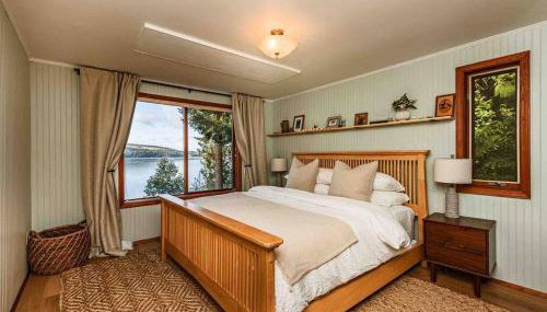 Waterfront Retreat with Fireplace, Hot Tub & Sauna - Foto 5