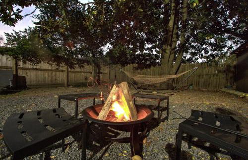 Spacious 3BR Cooper-Young Bungalow - Sleeps 8 - Walkable to Dining - Easy Access to Downtown - Parking - Foto 29