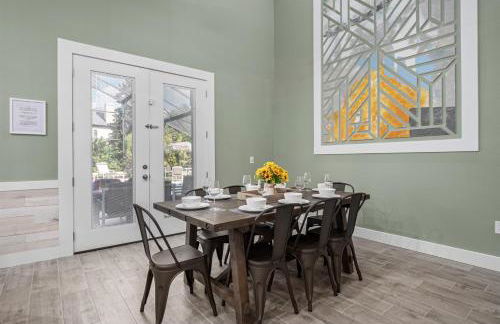 Brand NEW Modern Luxury wPrivate Pool Hot Tub BBQ Home Cinema 2 Miles to Disney - Foto 20