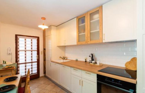 2 Bedroom Beautiful Home In Pitve - Photo 6