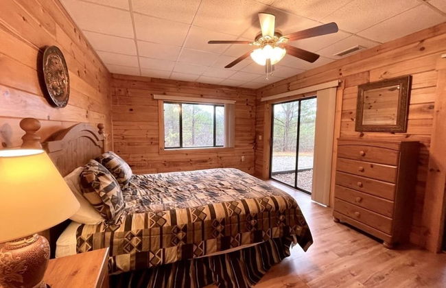 A true log cabin with 360 degree mountain views - Pet and Motorcycle friendly! 5 Bedroom Cabin by RedAwning - Foto 7