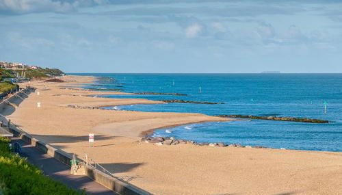 Your Seaside Escape at St Osyth Modern caravan with decking and wifi and parking Nr to Clacton on Sea - Foto 3