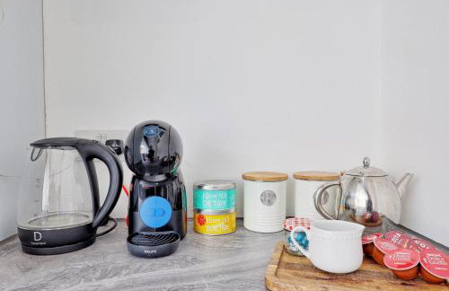 Spacious 4-Bedroom Home Near Station Seafront - Pass the Keys - Foto 20