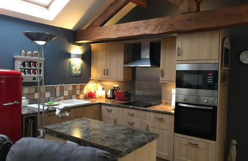 The Granary with hot tub - 2 miles from Skipton - Photo 6