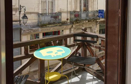 Au pied de la tour Saint Antoine - Foto 1