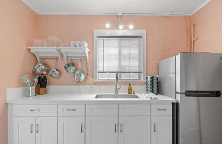 Fable by Avantstay 2 Unique Spaces, w/ Bowling, Hot Tub, Fire Pit, Large Yard - Foto 48