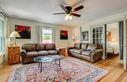 Cozy Elkhart Lake Apartment Walk to Town and Dining - Foto 1