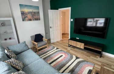 Alexandra Apartment -Secured Parking -2 Bedrooms - Photo 1