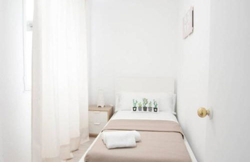 CITY CENTER BIG APARTMENT-FAMILY & FRIENDS-5 Beds - Photo 20