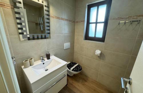 Villa Cecilia - 4 bedrooms, 4 bathrooms, inside heated pool, gym - Photo 20