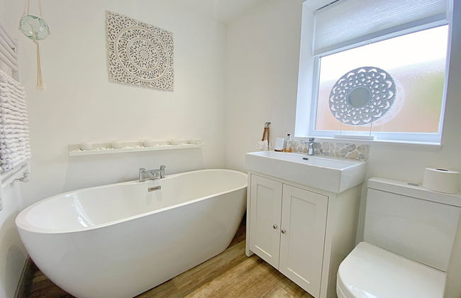 Captivating 2-bed Cottage in Roker Sunderland - Photo 12