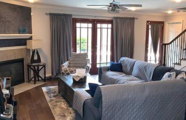 Modern home with beautiful pool - Foto 12