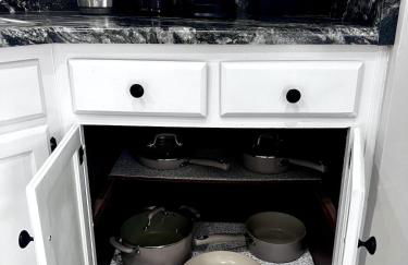 Quiet Stylish Stay with Office Space near Downtown - Foto 12