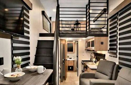 Chic Tiny House with Lofted Interior Perfect for a Family Escape in Texas - Foto 8