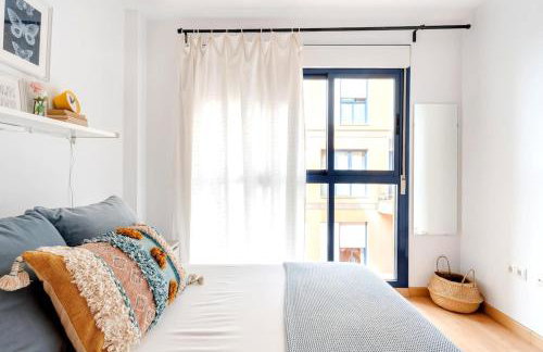 Explore Málaga from a Modern Apartment - Photo 9