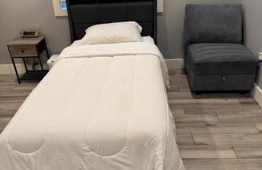 PHX Airport 9BR, 7BA, BBQ, events and pets Allowed - Photo 21