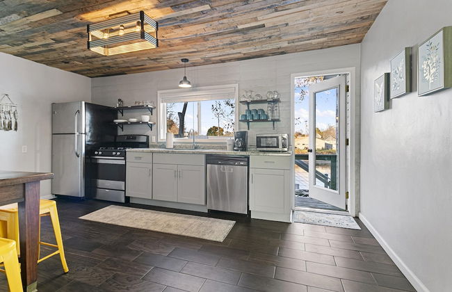 The Waterfront - Waterslide Game Room Sleeps 26 - Foto 39