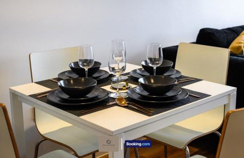 2BR Flat By Paul & Malin Properties Short Lets & Serviced Accommodation Salford - Foto 20