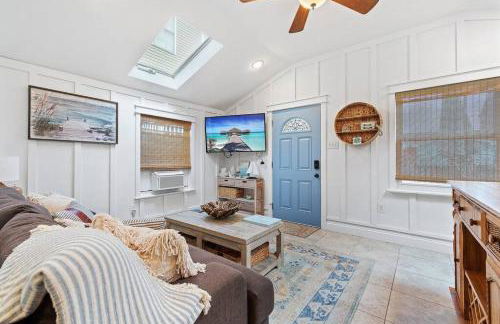 Two Cottages w/ Patios - Close to Beach - Foto 25