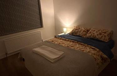 Lovely Hillingdon Family Holiday Home - 6 bedrooms - Foto 12